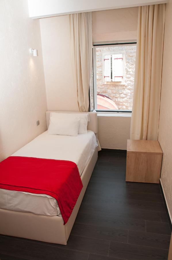 Astoria Hotel 4*