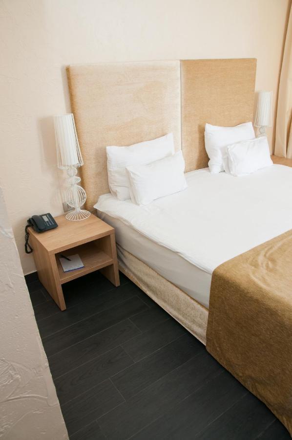 Astoria Hotel 4*