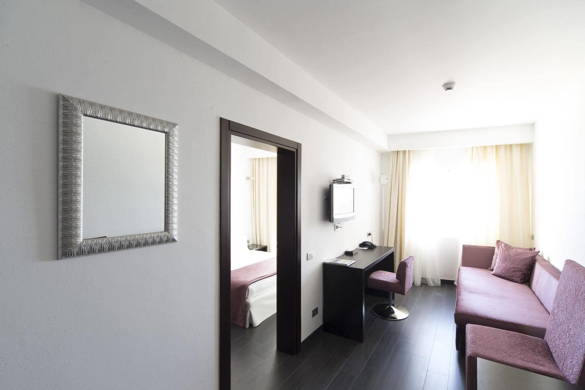 Astoria Hotel 4*