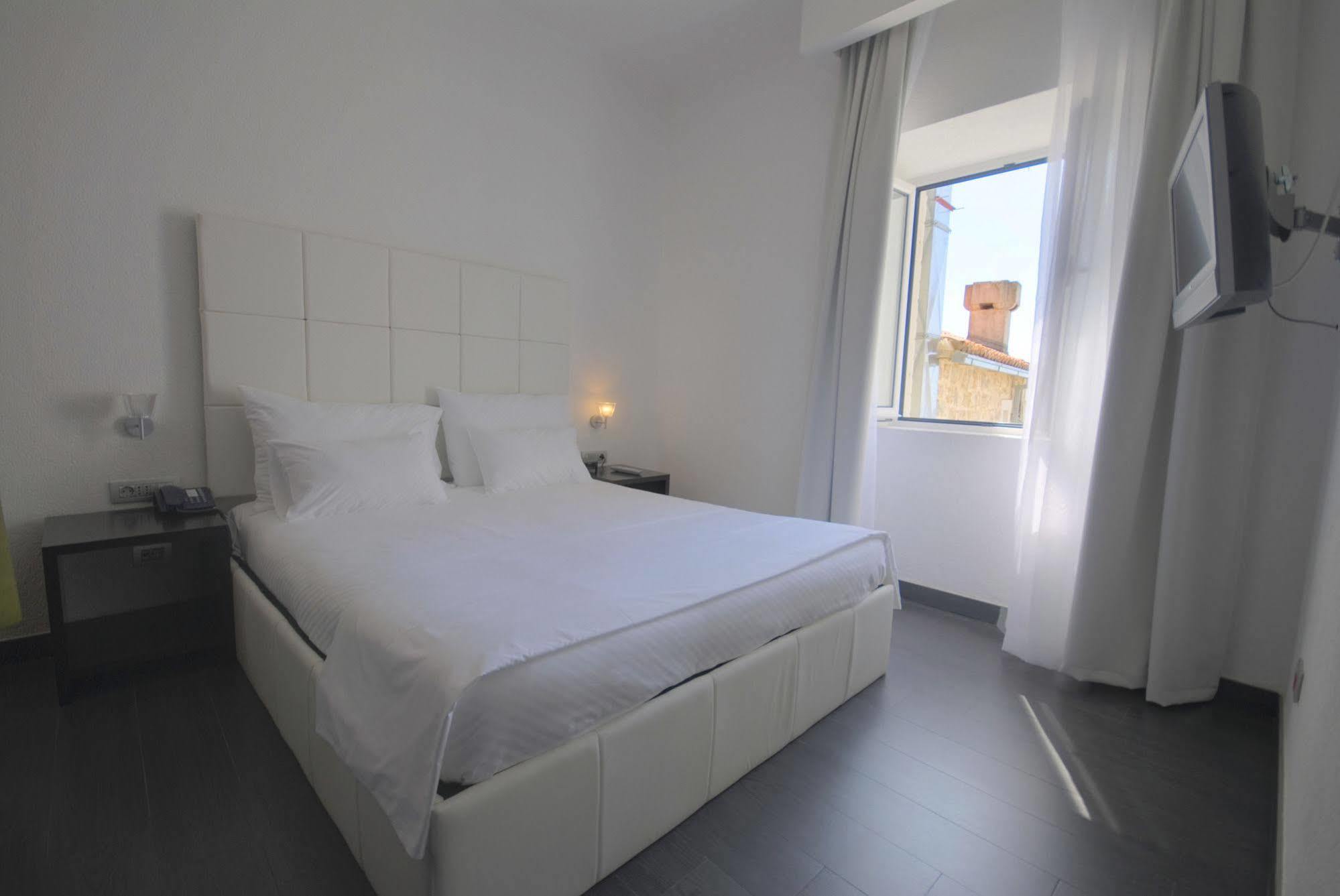 Astoria Hotel 4*