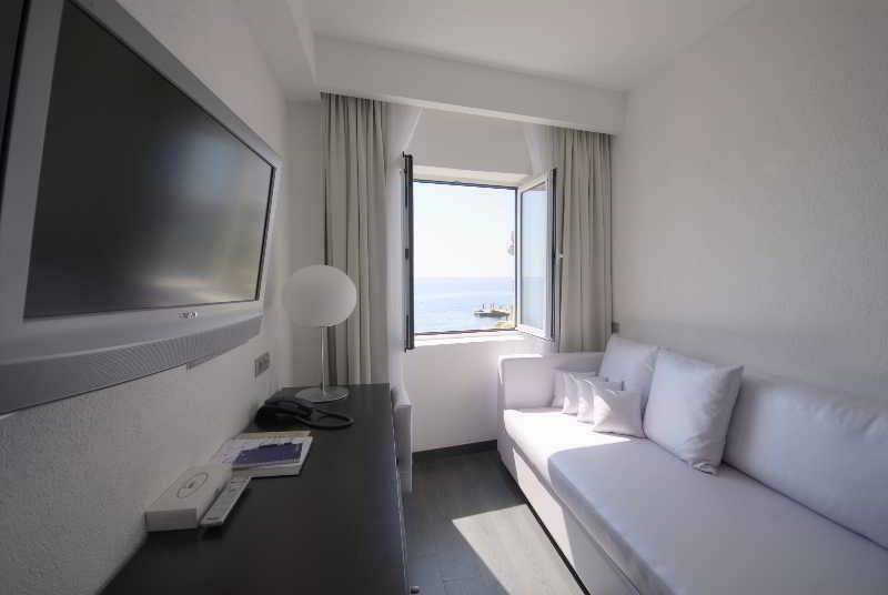 Astoria Hotel 4*